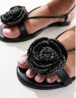 Magnolia flat sandal in rosette in black